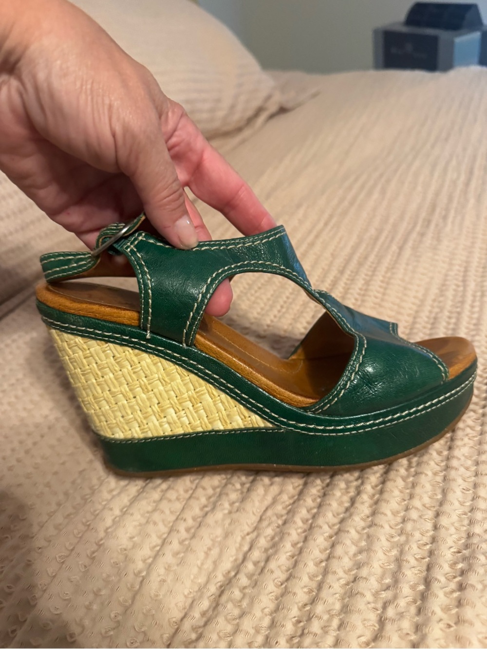 Naya Green Leather Wedge Sandals - Women 9.5